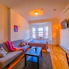 Deluxe Studio minutes from NYC!