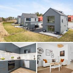 Luxurious newly built villa with patio and private parking
