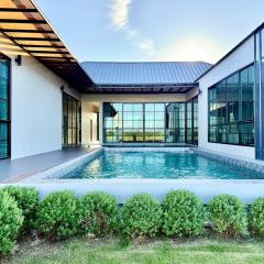 Chomnok Chomna Pool villa