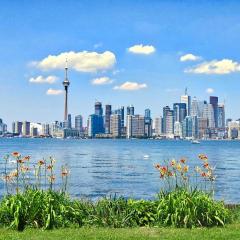 CN Tower Luxe Suites - Prime Downtown Location