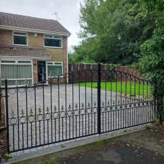 4-bed quiet cul de sac location with large secure off road parking for 4 cars