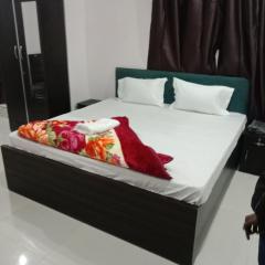 Golden Lip Hotel