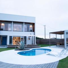 VILLA Seamu 海風とどく広々贅沢GARDEN エアコン付きBBQルームを備えた高級ヴィラ
