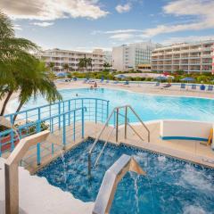 Paradise Perch - Royal Retreats at Maho Beach