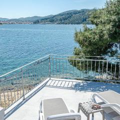 Seaside Holiday Home Ema