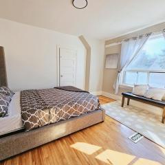 Downtown Toronto 3 Bedrooms - 1 Free Parking