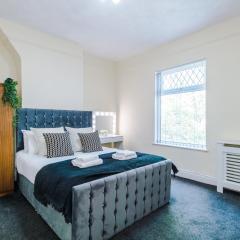 Cosy 3BR House Near Etihad and Live Arena Sleeps 8 with 65 Inch TV