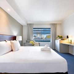 King Studio Harbourfront Haven with Tropical Pool
