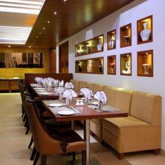 Hotel White House walking distance from Golden temple- with Parking