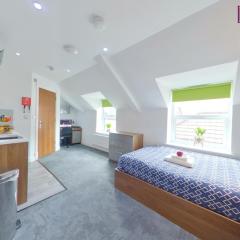 Victoria House - Deluxe Studios in Coventry City Centre, free parking, by COVSTAYS