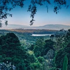 Villa with Spa and Breathtaking Views of Dandenong Ranges