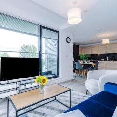 Modern Apartment in Old Trafford, Balcony, Sleeps6