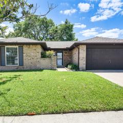 Patio, Fire Pit and Yard Family Home in Pearland
