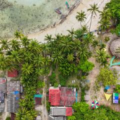 The Wooden Beach House 3br - Beachfront & Sunset