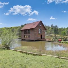 2 Docks and Paddleboard Lakefront Alabama Retreat!