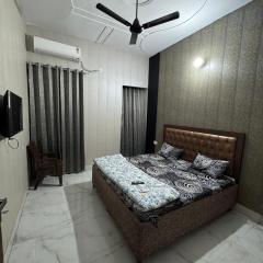 Independent House, 2 Bedroom, 2 Bath Livingroom,Lobby,kitchen,car parking