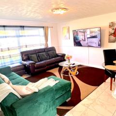 Colchester City Luxury With Free Parking and 5 G WIFI