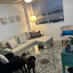 Chic Retreat in Granville - steps to train !