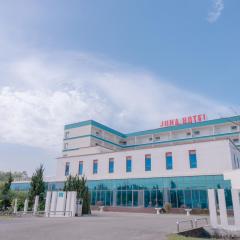 Juna hotel