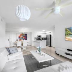 Aventura Mall Apt with Pool a Tennis Court and Free parking