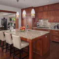 Beautifully Decorated Ocean Front 3 Bedroom Den, 35 Bath Montage Kapalua Grand Residence Sleeps 8