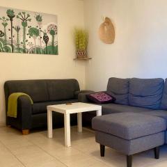 Negev Oasis - Steps from Soroka, Train, and BGU, WiFi & AC