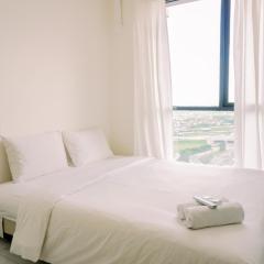Minimalist and Nice Studio at Sky House Alam Sutera Apartment By Travelio