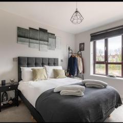 Stylish Harbourside Apartment