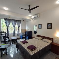 Studio Peaceful Path R-5 by Mukund Sadan Arambol
