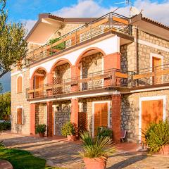 2 Bedroom Lovely Apartment In Ascea