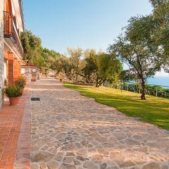 1 Bedroom Beautiful Apartment In Ascea