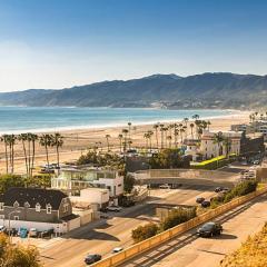 Splendid 2BR, 2BA Apt 12 Min Walk to SM Pier!