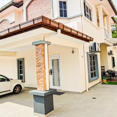 Modern Home at Kajang by HCK