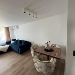 Central Chic Apartment
