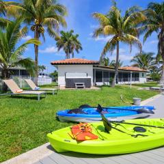 Relaxing Waterfront Retreat Near Downtown with Hot Tub, Kayaks, private Dock and Pets Welcome!