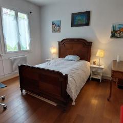 Quiet room in Montreux city center with mountain view