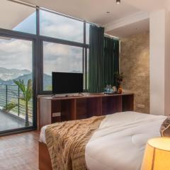 Royal Apartments Kasauli I Restaurant I Lift I Roof top Cafe I Self cooking also available I Bonfire I Best View