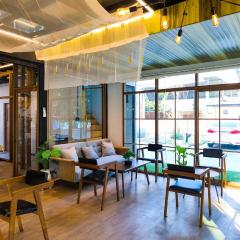 Moon in 9 haus Cafe & Villas