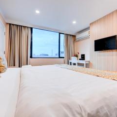 Dancenter Bangkok Travellers Hotel
