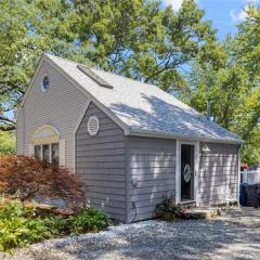 Cozy Waterfront Cottage - Sleeps 4