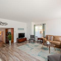 Charming Sonoma Cottage 2BD and 2BA Close to Plaza