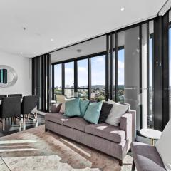 Mountain View Apt with Infinity Pool, Gym and Car Park