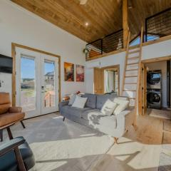 Stargazing Retreat with Hot Tub Deck Hammocks BBQ