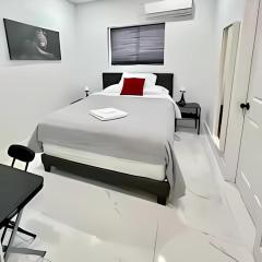 Cozy House 2 Rooms - Cute Private Room - Close to airport & Free parking