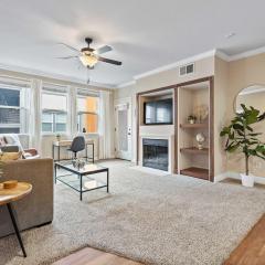 Luxury 2BR 2BA Apartment with Pool Gym & Theater