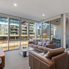 Spacious Lakefront Apartment with Pool Access
