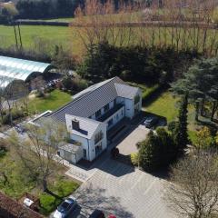 Hidden Acres- Deluxe Double & Single Room