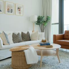 Elite Escape Holiday Home - 2 BHK Getaway with Burj Khalifa View and Dubai Mall Access - 1504