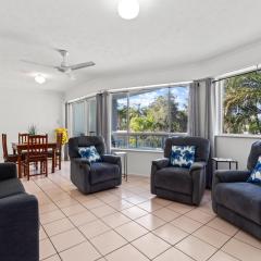 Spacious Esplanade Apartment with Rooftop Access
