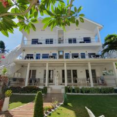 ClubBoracay Apartelle